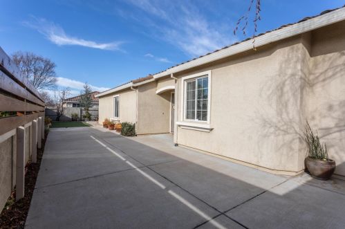 4284 Borderlands Dr, Rancho Cordova CA 95742-7754 exterior