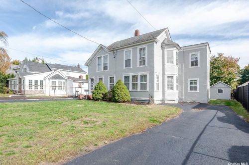 10 Dale Dr, Oakdale NY  11769-1806 exterior