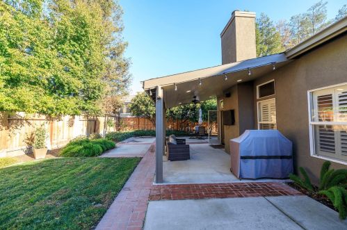 1955 Tuolumne Rd, Turlock CA  95382-8912 exterior