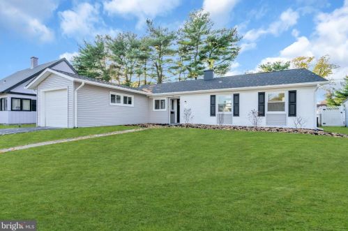 9 Snowflower Ln, Willingboro NJ  08046-1012 exterior