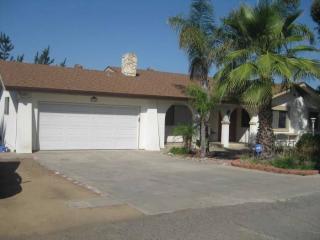 1032 Lonsdale Dr, Vista, CA 92084-4423