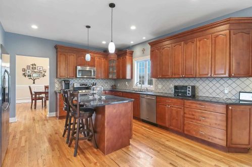 6 Austin Way, Marlborough NY  12542-5539 exterior