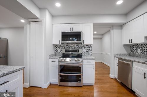 9612 Hillock Ct, Springfield VA  22015-3115 exterior