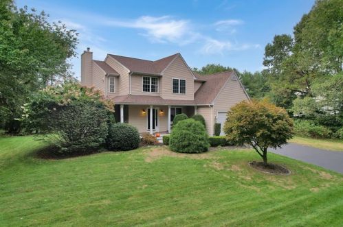 70 Plain Rd, North Kingstown, RI 02852-4610