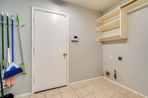 713 Sierra Ln, Lewisville TX  75028-7186 exterior