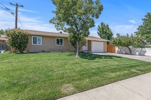 3905 Fargo Way, North Highlands, CA 95660-3715