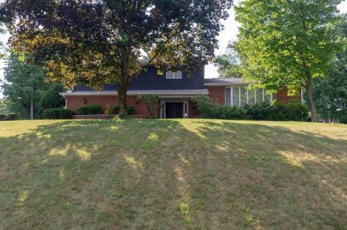 123 Woodland Dr, New Kensington, PA 15068-6725