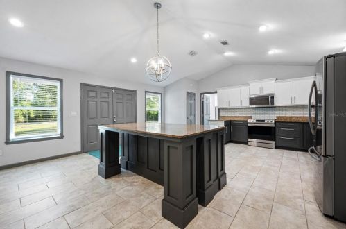 8544 Pinecone Dr, Lakeland FL  33809-1674 exterior