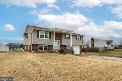 120 Pearl Dr, Carlisle, PA 17013-1044