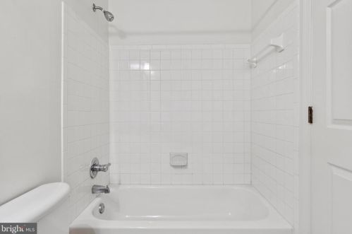 2485 Wheat Meadow Cir, Herndon VA  20171-3055 exterior