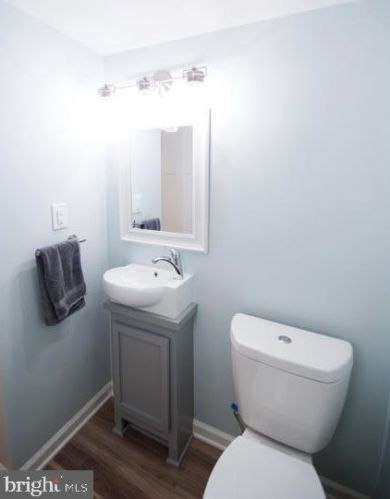 635 Ash St, Strasburg VA  22657-2028 exterior