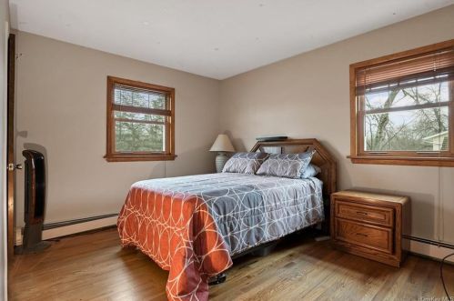 16 Vorndran Dr, New Hamburg NY  12590-4517 exterior