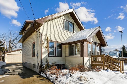 929 18th St, Manitowoc, WI 54220-3132