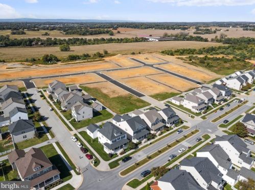 445 Lord Fairfax St, Charles Town WV  25414-2603 exterior