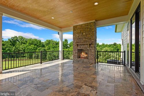 16067 Waterford Crk Cir, Hamilton VA  20158-3342 exterior