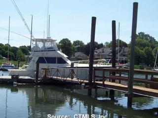 247 Harbor St, Branford, CT 06405-4512