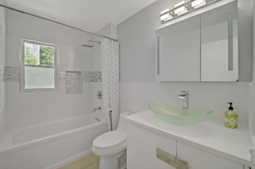 81 Edgewater Pl, Edgewater NJ  07020-1205 exterior