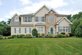 10 Ridge Top Ter, Washington, NJ 07882-4405