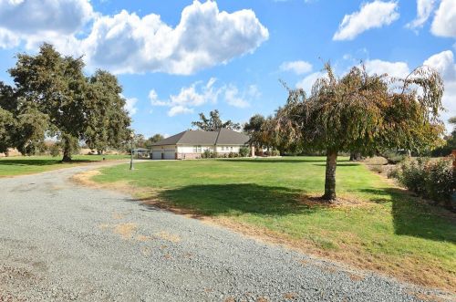 9376 Ospital Rd, Valley Springs, CA 95252-9043