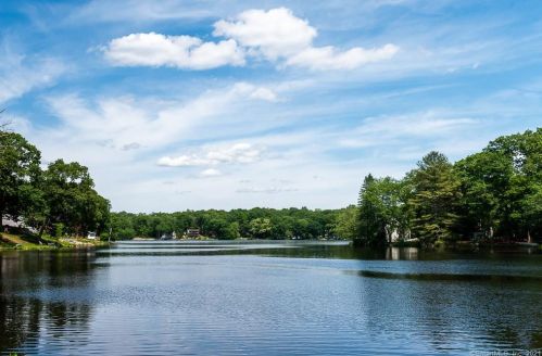 171 Shore Dr, Higganum, CT 06441-4558