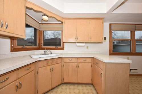 7811 Hope Ave, Milwaukee, WI 53222-2036