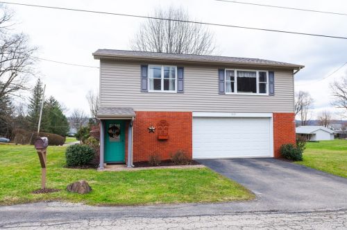 1224 Walnut St, South Connellsville, PA 15425-4972