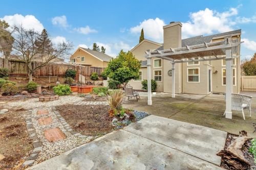 610 Rose Dr, Benicia CA  94510-3756 exterior