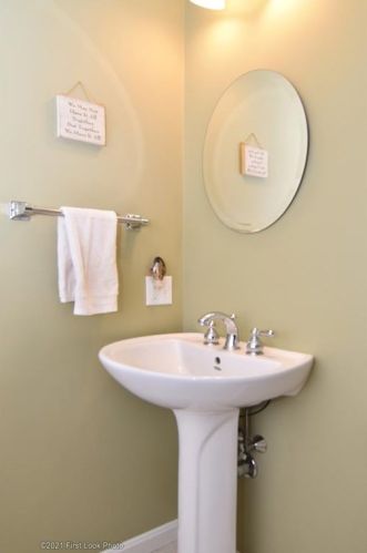 44 Boulevard Ave, Lincoln RI  02865-2108 exterior