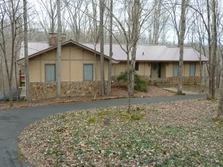 135 Woodmont Dr, Tullahoma, TN 37388-5245