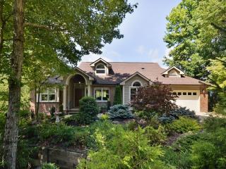 110 Jenny Lind Dr, Hendersonville, NC 28791-1315
