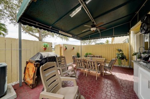 17845 74th Ct, Hialeah FL  33015-8441 exterior