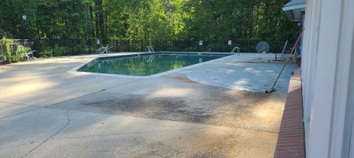 1 Timberwood Dr, Goffstown NH  03045-2549 exterior