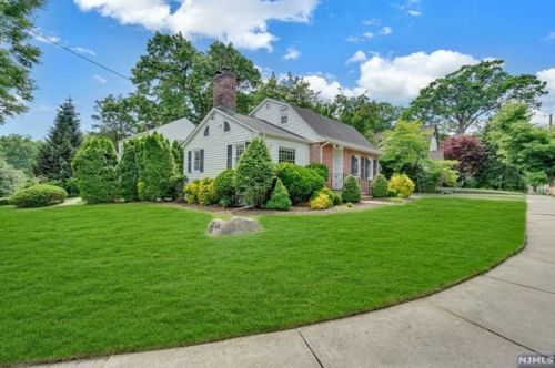 430 Alpine Ter, Ridgewood, NJ 07450-1406
