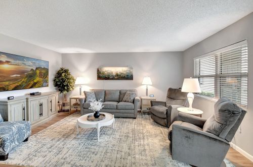 828 Flanders R, Delray Beach FL  33484-5335 exterior