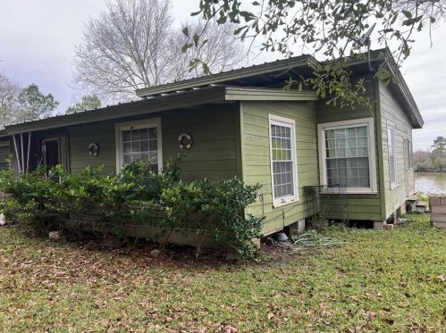 724 Houston St, Highlands, TX 77562-2544