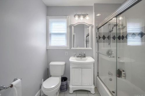 2 Riverside Dr, Airmont NY  10901-5703 exterior