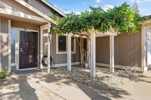 9271 Briles Ct, Elk Grove CA  95624-2451 exterior