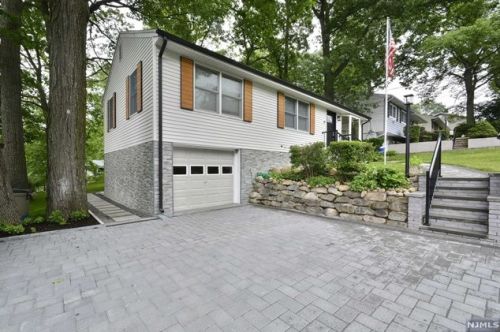 69 Mcnomee St, Oakland NJ  07436-2608 exterior