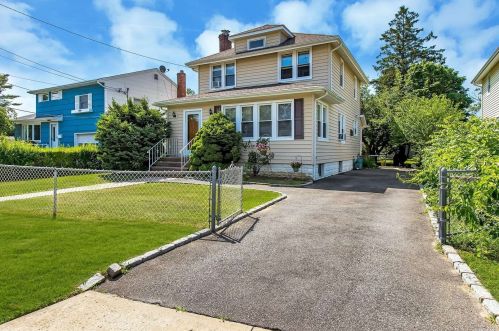 230 Locust Ave, Babylon, NY 11702-2112