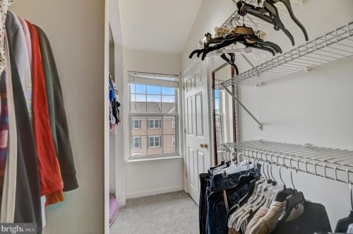 2496 Clover Fld Cir, Herndon VA  20171-4339 exterior