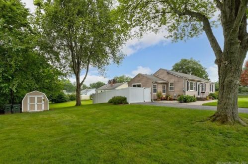 55 Wright Rd, Rocky Hill, CT 06067-2043