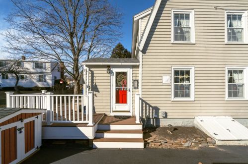 77 Spruce Ln, Dover, NH 03820-4540