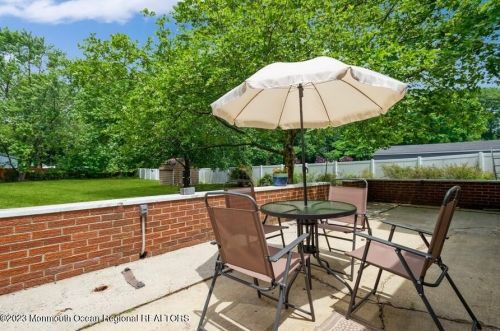 328 Main St, Middletown NJ  07748-5938 exterior