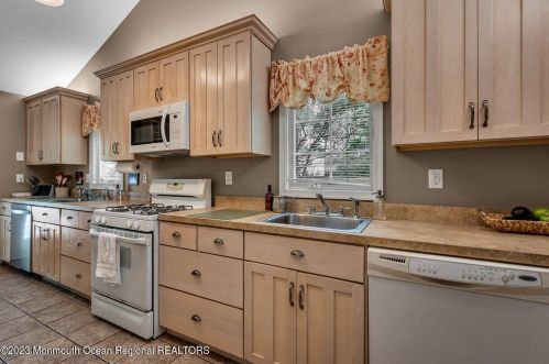 111 Autumn Rd, Lakewood NJ  08701-1622 exterior