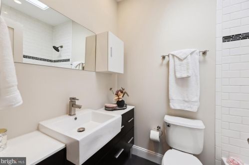 712 Kenyon St, Washington DC  20010-1522 exterior