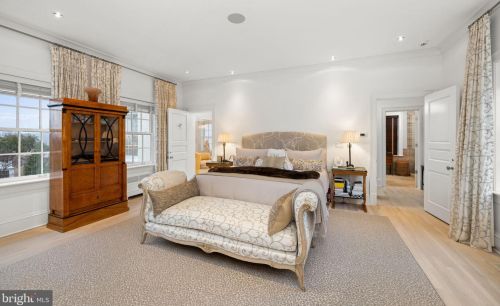 3210 R St, Washington DC  20024-3419 exterior