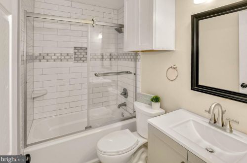 6733 Sutton Oaks Way, Gainesville VA  20155-1489 exterior