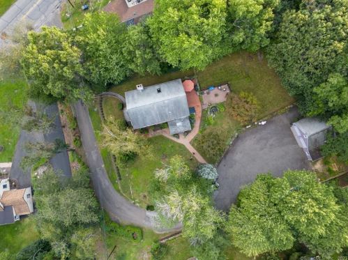 25 Duane Pl, Bridgeport, CT 06610-1125