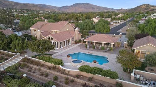34901 Sweetwater Dr, Santa Clarita, CA 91390-3438