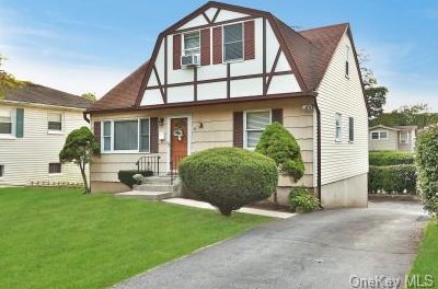 33 Oakdale Mnr, Airmont, NY 10901-6116
